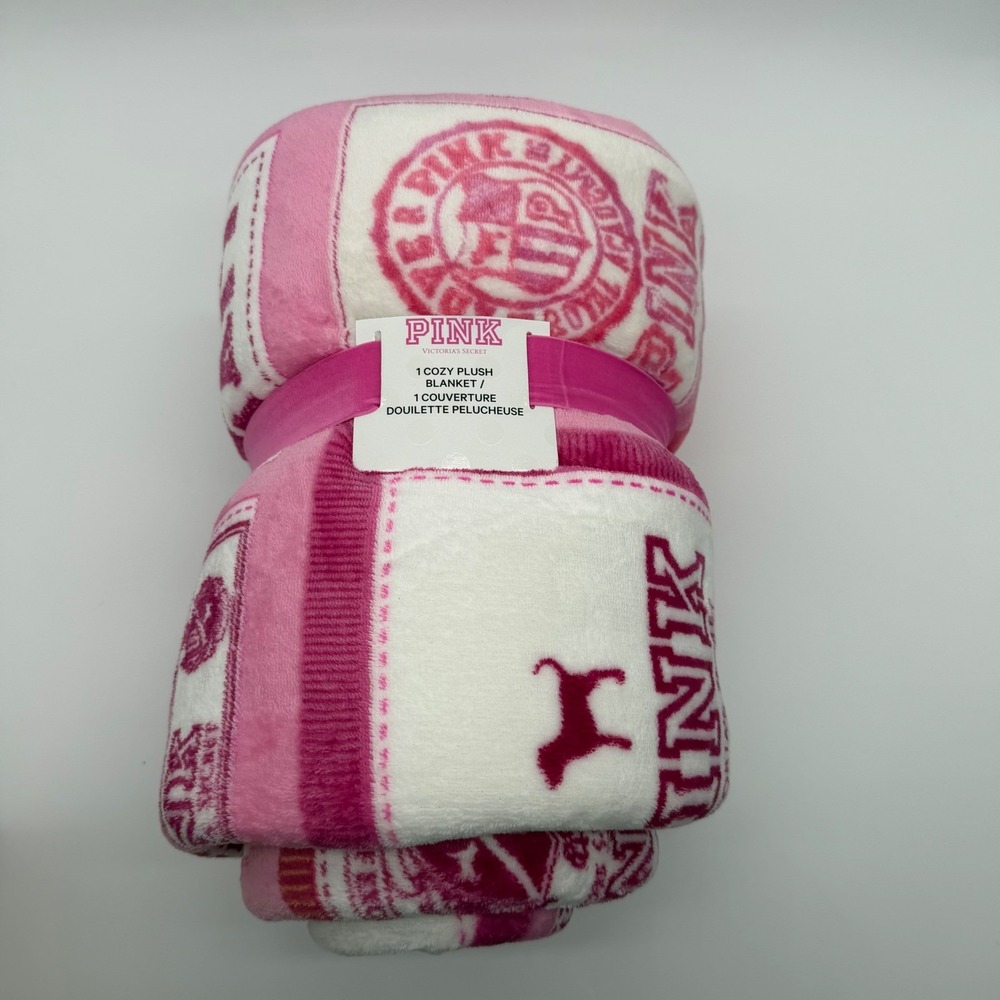 Victoria's Secret PINK Cozy Plush Blanket Women Pink Logo Collegiate Print
